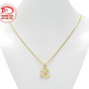 Bộ trang sức vàng dễ thương dành riêng cho các bạn gái có phong cách nữ tính. 