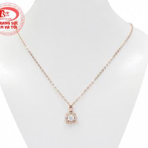 Bộ trang sức vàng hồng trang nhã giúp phái nữ càng thêm xinh đẹp và tự tin hơn. 