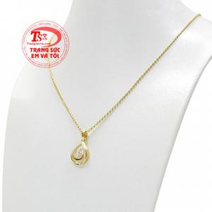 hiết kế tinh tế, chế tác tinh xảo giúp cho bộ trang sức càng thêm sức hút.