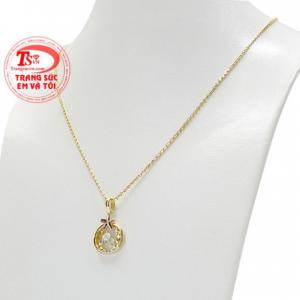 Bộ trang sức vàng tây phong cách giúp bạn gái càng thêm xinh đẹp và quyến rũ hơn.