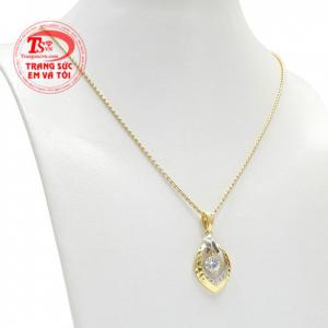 Bộ trang sức phù hợp sẽ giúp các chị em thêm phần quyến rũ và tự tin hơn. Sản phẩm hợp xu hướng, thích hợp với nhiều độ tuổi. 