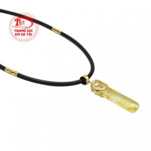 Chính vì thế mà thạch anh tóc vàng rất được ưa chuộng làm trang sức phong thủy. 