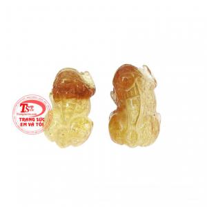 Cặp tỳ hưu thạch anh tóc cát tường là sản phẩm có tác dụng giải trừ tà khí, chiêu tài lộc và đem đến may mắn cho người dùng. 