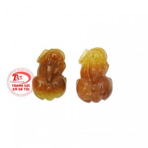 Cặp tỳ hưu thạch anh tóc lộc phát được chạm khắc tinh xảo, màu sắc bắt mắt. 