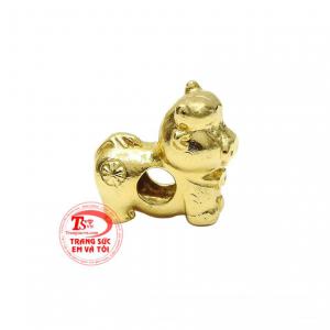 Sản phẩm chế tác hình chú trâu ngộ nghĩnh tạo vẻ ấn tượng. 