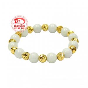 Sản phẩm này tôn lên vẻ trang nhã, duyên dáng và mang đến bình an, may mắn đến cho phái đẹp.