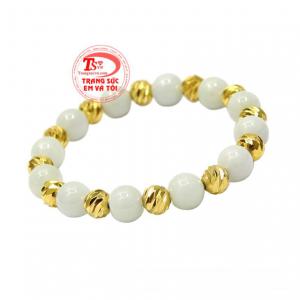 Với thiết kế đầy trẻ trung giúp cho người đeo hợp thời trang và phù hợp với nhiều kiểu trang phục.