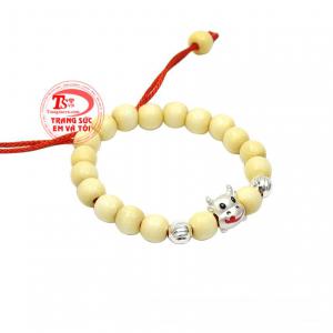 Các hạt dâu tằm được chế tác cách cẩn thận đem tới một sản phẩm bền đẹp.