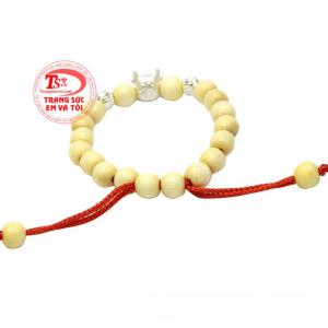 Người ta tin rằng, chuỗi dâu tằm giúp xua đuổi tà ma giúp bé yêu có thể có giấc ngủ ngon hơn, chữa bệnh khóc đêm.