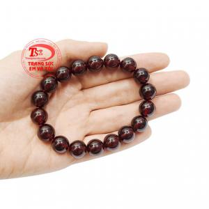 Chuỗi tay garnat 10 ly tinh tế và sang trọng.