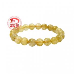 Trong phong thủy, thạch anh tóc vàng được coi là loại đá mang đến may mắn, tài lộc nhờ đó mà người dùng được thịnh vượng, giàu có.