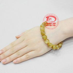 Chuỗi thạch anh tóc an nhiên 11 ly phù hợp cho người mệnh kim và mệnh thổ.