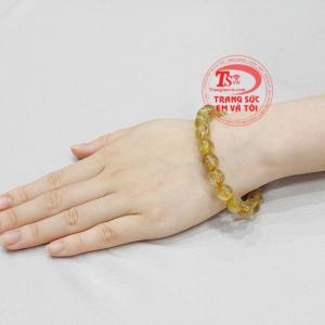 Chuỗi thạch anh tóc vàng 9 ly có giấy kiểm định đá quý uy tín.