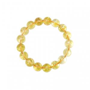 Còn về phong thủy, thạch anh vàng được xem là biểu tượng của sự thông thái, xua tan mệt mỏi và buồn phiền.