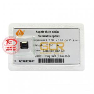 Đá saphir ép vỉ may mắn được chạm khắc tỉ mỉ với những lớp cắt đầy tinh tế.