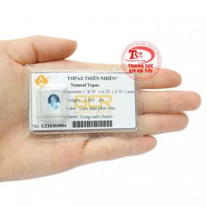 Với ánh xanh lam lấp lánh giúp cho người dùng thêm phần nổi bật hơn.