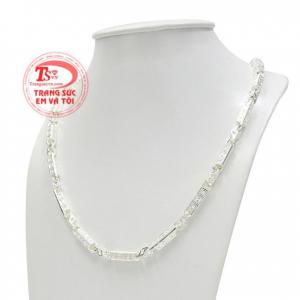 Trang sức bạc hiện đang là xu hướng được nhiều người ưa chuộng.