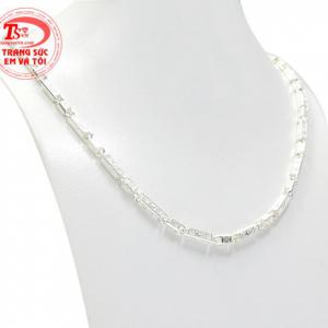 Với xu hướng trang sức ngày càng thay đổi trang sức Em và Tôi luôn mong muốn đem đến những sản phẩm mẫu mã đẹp hợp với xu hướng. 