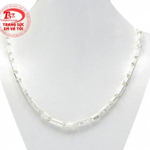 Dây chuyền bạc nam ấn tượng được chạm khắc tỉ mỉ là sự lựa chọn hoàn hảo cho phái mạnh. 
