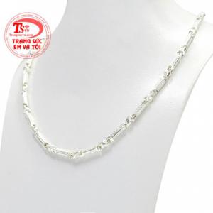 Sản phẩm sẽ là món quà ý nghĩa để dành tặng người thân và bạn bè bởi dây chuyền bạc có tính kháng khuẩn giúp người đeo tránh bị cảm.