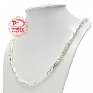 Sản phẩm vừa hợp thời trang vừa giúp người đeo bảo vệ sức khỏe do bạc có tính kháng khuẩn và cản gió.