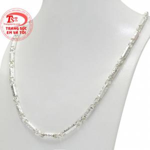 Kiểu dáng lịch lãm giúp cho người dùng luôn tự tin và thể hiện cá tính.