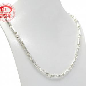 Từng đường nét đều mang đậm khí chất của phái mạnh.