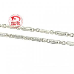 Sản phẩm chế tác từ bạc 92.5 giúp cản gió và kháng khuẩn tốt, phù hợp làm quà tặng cho người thân, bạn bè.