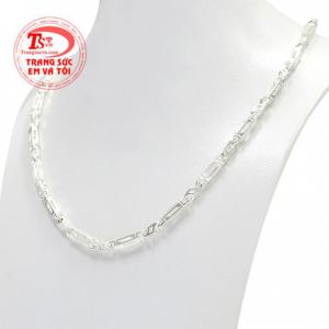 Không chỉ vậy đeo dây chuyền bạc còn có khả năng kháng khuẩn, cản gió giúp bảo vệ sức khỏe cho phái mạnh.