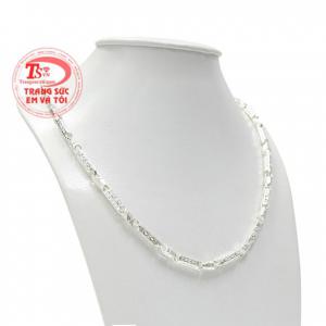 Với kiểu chế tác tỉ mỉ, sắc nét tạo nên một sản phẩm sáng bóng phù hợp với thị hiếu của khách hàng.