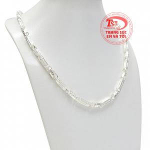 Chiếc dây chuyền này giúp nam giới toát lên vẻ điển trai và tự tin hơn.