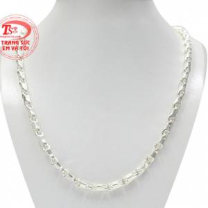 Dây chuyền bạc phong cách nam giới kiểu dáng nam tính, mạnh mẽ.
