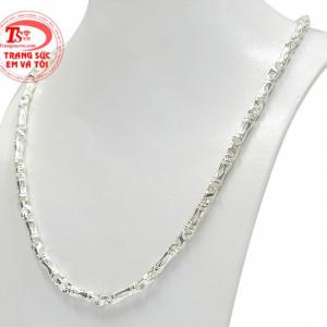 Mỗi chi tiết đều được chế tác cách tỉ mỉ, cẩn thận.