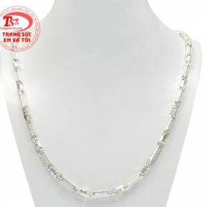 Dây chuyền bạc tài lộc phái mạnh với những chi tiết đồng kim tiền chế tác tinh tế, tỉ mỉ.