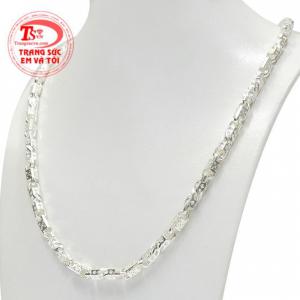 Với tính chất kháng khuẩn và cản gió vừa làm trang sức, vừa bảo vệ sức khỏe người dùng.