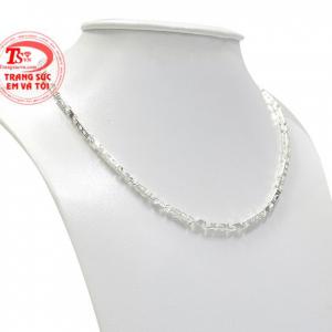 Trang sức bạc hiện đang là sản phẩm được các bậc phụ huynh tin dùng cho con yêu của mình. 