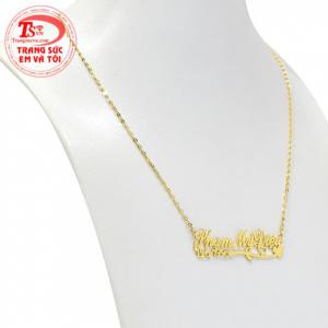 Bạn có thể đặt chế tác làm dây chuyền đôi chữ để gắn kết tình yêu thương cho các lứa đôi.