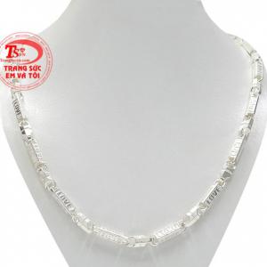 Dây chuyền nam bạc nổi bật với kiểu dáng nam tính, mạnh mẽ.