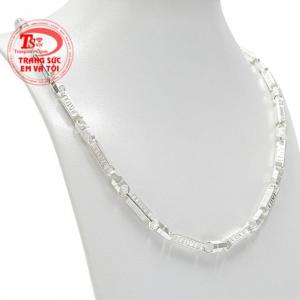 Sản phẩm chế tác từ bạc 92.5 giúp cản gió, bảo vệ sức khỏe người dùng.