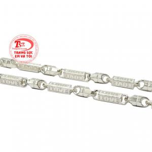 Bạn có thể dành tặng chiếc dây chuyền này cho bạn bè hoặc người thân.