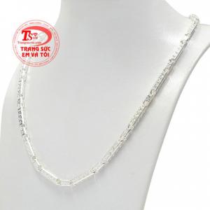 Những chi tiết kim tiền kết hợp mang đến sự hài hòa và phong cách riêng.