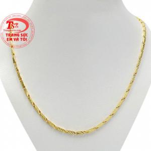 Dây chuyền nam tài hoa được thiết kế với kiểu dáng ấn tượng. 