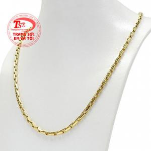 Thiết kế phong cách, phù hợp với nhiều kiểu trang phục.