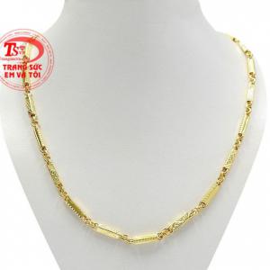 Dây chuyền nam tính ấn tượng là sự kết hợp hoàn hảo giữa các chi tiết với nhau.