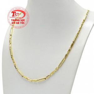 Thiết kế phong cách, hợp xu hướng, dễ dàng kết hợp cùng các kiểu trang phục.