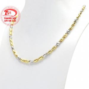 Dây chuyền vàng Ý hiện đang là mẫu sản phẩm được ưa chuộng nhất hiện nay không chỉ bởi độ bền, độ bóng mà còn mang đến phong cách thời trang cho nam giới.