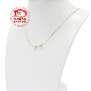 Dây chuyền liền mặt đang là xu hướng được rất nhiều chị em phụ nữ yêu thích.