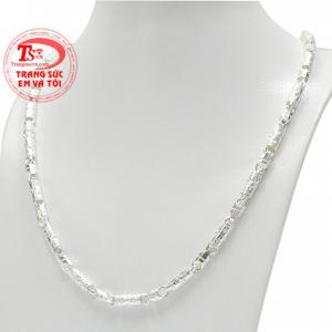 Sản phẩm với kiểu dáng trẻ trung và hợp thời trang thích hợp với nhiều độ tuổi.