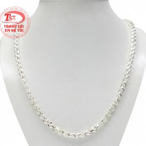 Dây chuyền phái mạnh thời thượng được chế tác kiểu dáng đơn giản không quá cầu kì mà vẫn toát lên vẻ nam tính đến cho người đeo. 