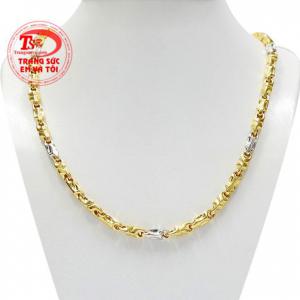 Dây chuyền phong cách mạnh mẽ được tạo nên từ chất liệu vàng tây 10k. 